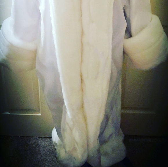 Custom Order White Velboa & Faux Mink Fur Coat - Picture 3 of 7